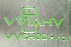 Gravírované logo